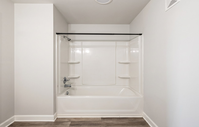 2 beds, 1 bath, 1,136 sqft, $1,295, Unit 5D
