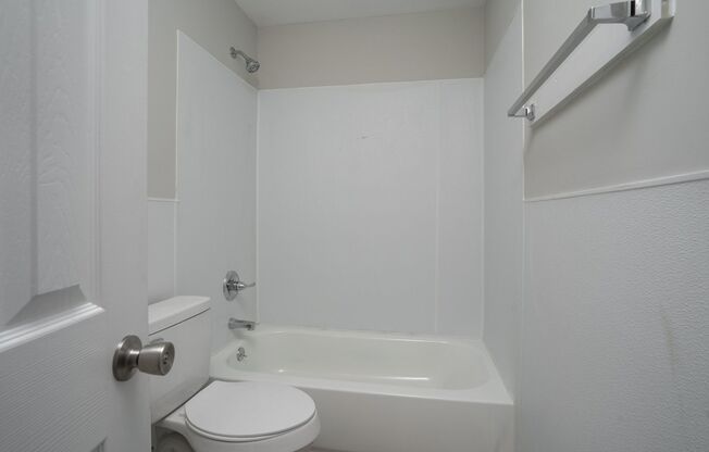 3 beds, 1 bath, $1,050