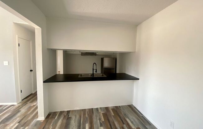 2 beds, 1 bath, 800 sqft, $795, Unit 15