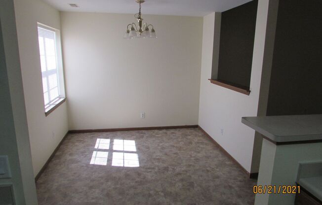 (583) - 18 Woodridge Court
