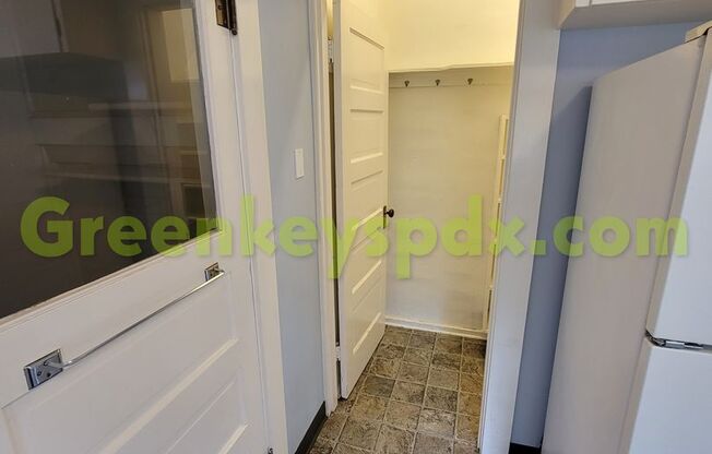 2 beds, 1 bath, $2,395