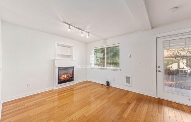 Modern Close-In NE Portland Townhome -- Light & Bright!