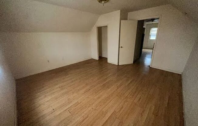 1 bed, 1 bath, $725, Unit Upper