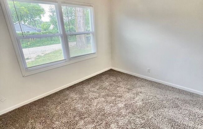 3 beds, 1 bath, $950