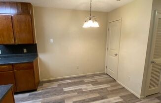 2 beds, 1 bath, 968 sqft, $895, Unit 6118-A 37th