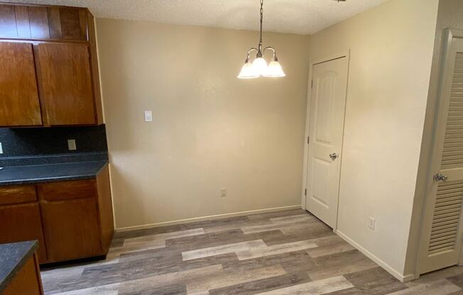 2 beds, 1 bath, 968 sqft, $895, Unit 6118-A 37th