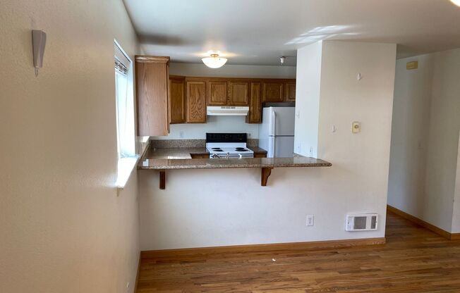 2 beds, 1 bath, 871 sqft, $1,625, Unit #7