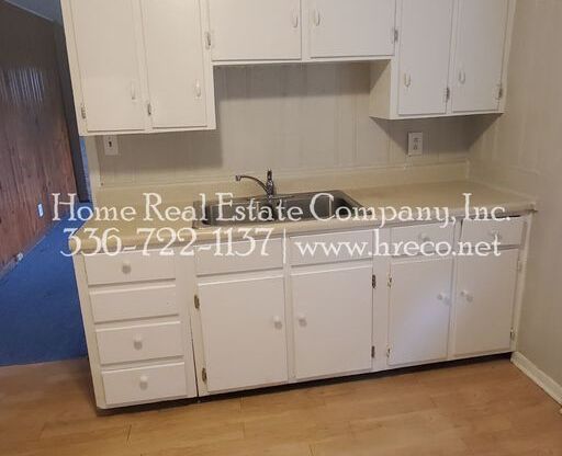 2 beds, 1 bath, $695, Unit 112