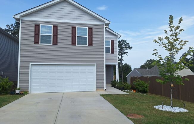 Lovely Four Bedroom Home  Appropriately 5 Minutes Away from Gate Ft Jackson and 30 Minutes from Shaw Air Force Base!