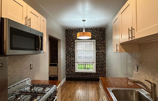 Studio, 1 bath, 525 sqft, $1,425, Unit 103