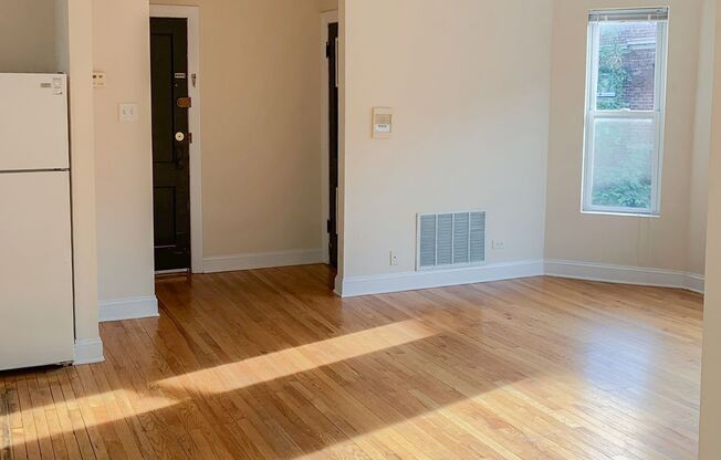 2 beds, 1 bath, 730 sqft, $2,595, Unit 859-3S