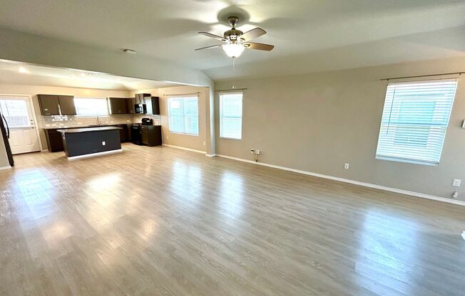 AVAILABLE NOW! 4 Bedroom / 2 Bath Home Near Lackland AFB!