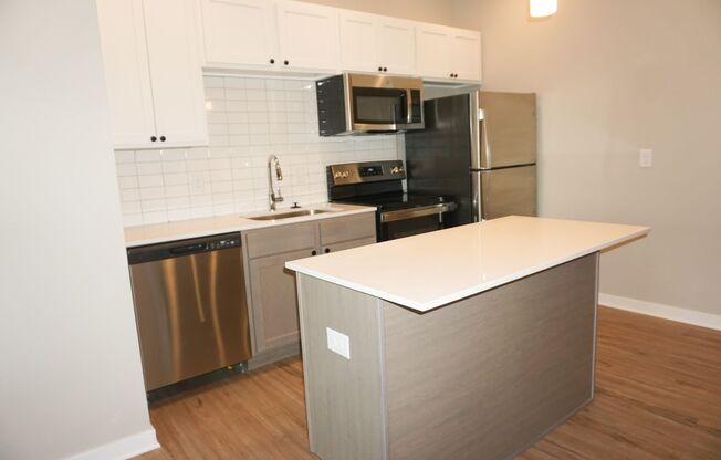 Studio, 1 bath, 580 sqft, $1,099, Unit 517