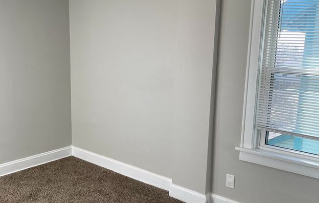 2 beds, 1 bath, $1,250, Unit 693