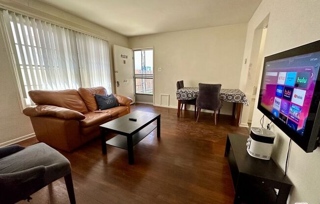 1 bed, 1 bath, 650 sqft, $2,200, Unit 4021 1/2