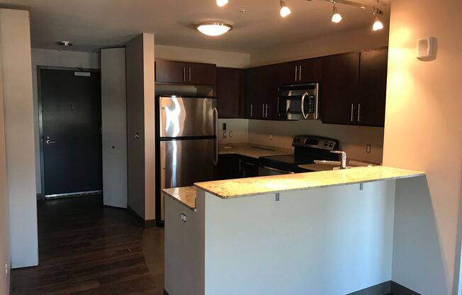 2 beds, 2 baths, 1,009 sqft, $2,025, Unit 705