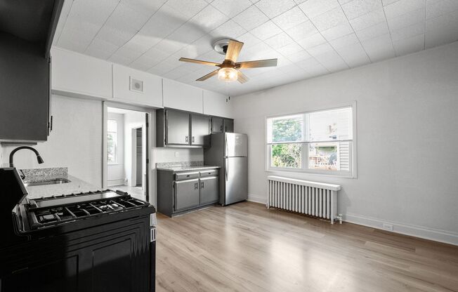 Beautiful 3 bedroom in McKees Rocks available November 1!