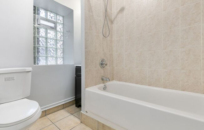 Studio, 1 bath, 305 sqft, $1,475, Unit 218