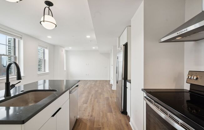 1 bed, 1 bath, 764 sqft, $3,030, Unit 905