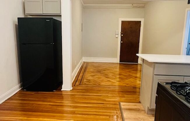 Modern Kit/Bath, Heat/Hot Water Included, Live-in Manager