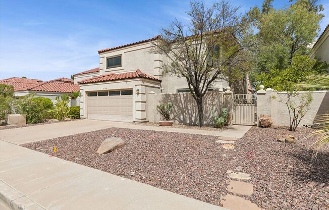 Highly sought after golf course lot in Arrowhead Ranch, you will not be disappointed in the beauty.  3 bedrooms, 2.5 bathrooms, 2k sq ft this home is light and bright and Ready for you NOW!!!