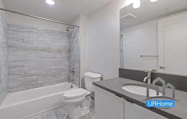 2 beds, 1 bath, 793 sqft, $1,910, Unit 301