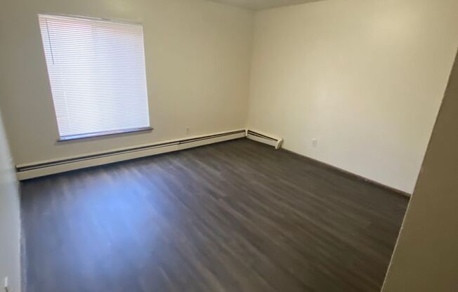 2 beds, 1 bath, 900 sqft, $999, Unit Custer-120