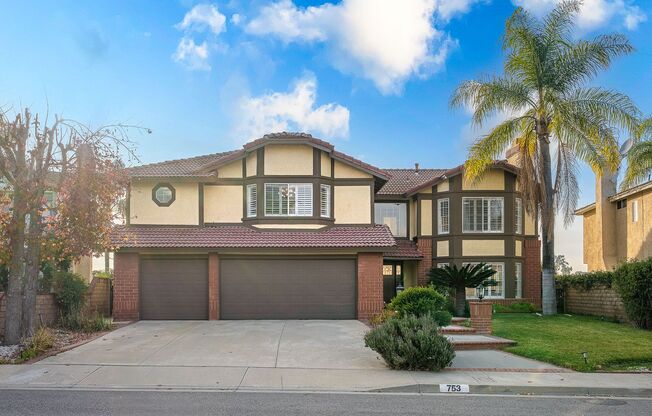 Fully furnished Canyon View 5 Bed Single Family