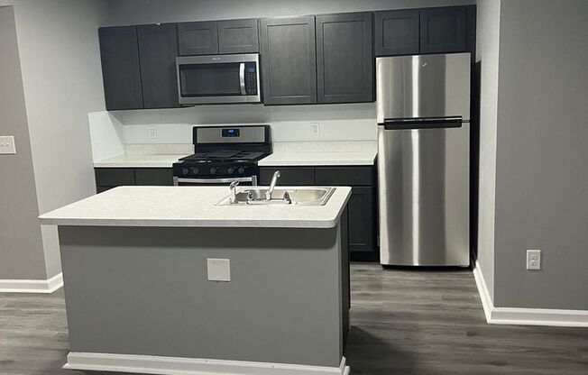 1 bed, 1 bath, 748 sqft, $1,195