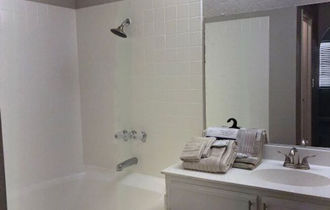 1 bed, 1 bath, 720 sqft, $1,099, Unit CA 1330-207