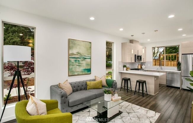 Beacon Hill Living: Contemporary Townhome with Rooftop Views