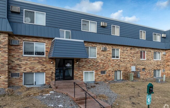 2 beds, 1 bath, 750 sqft, $1,349, Unit 1624-2B