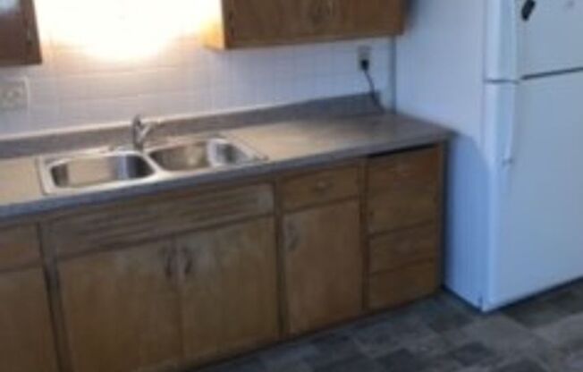 3 beds, 1 bath, $1,099