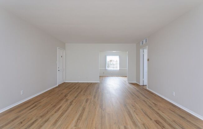 2 beds, 1.5 baths, $3,195, Unit H