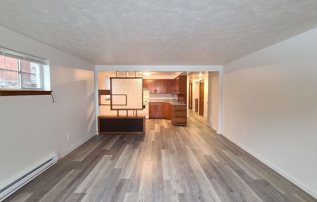 1521 W 8th Ave