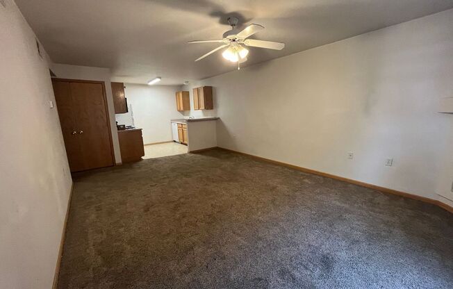 Great Condo Near Campus West