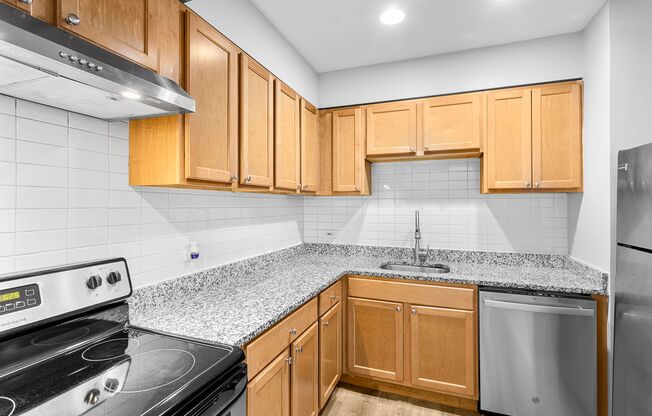 2 beds, 1 bath, 696 sqft, $2,100, Unit 7445-211