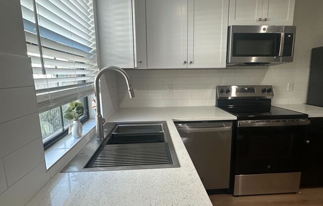 1 bed, 1 bath, 595 sqft, $1,290, Unit 115