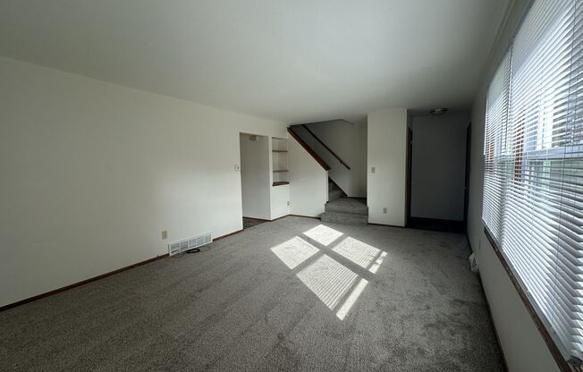 Spacious Townhouse in Greenfield!