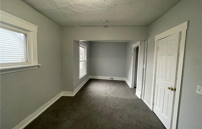 1563 W 102 ST
