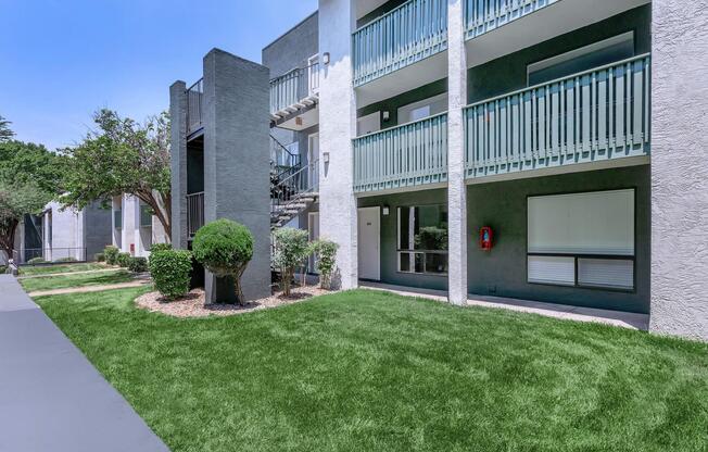 Lush Landscaping at Treehouse Apartments in Albuquerque, New Mexico