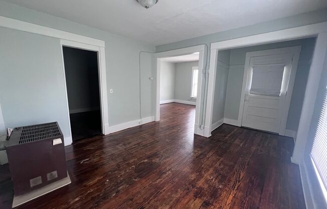 Upper One Bedroom - Close to Downtown Grand Rapids!