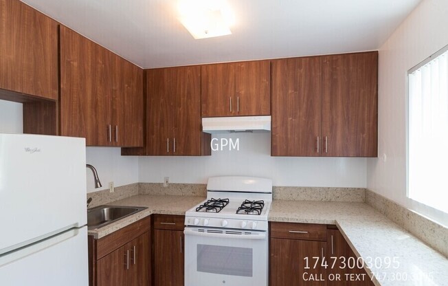 406 Oak St
