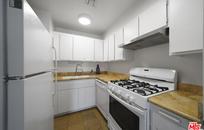1 bed, 1 bath, 762 sqft, $2,600, Unit 1807