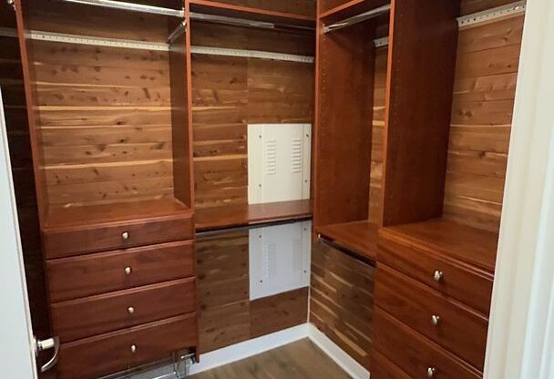 1 bed, 1 bath, $5,200, Unit # 607