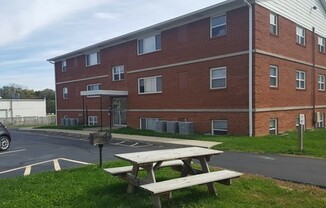 Meadow Dr Apartments