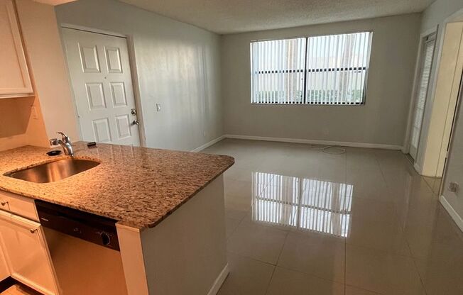 ONE BEDROOM ONE BATHROOM !! WATERFRONT COMMUNITY!