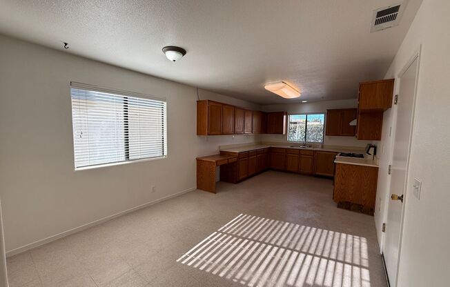 2 beds, 2 baths, $2,375, Unit B