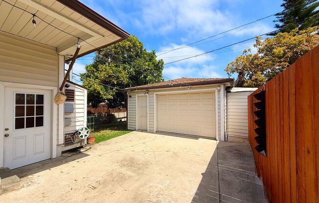 Beautiful 3/2 on a Great Block in Ocean Beach