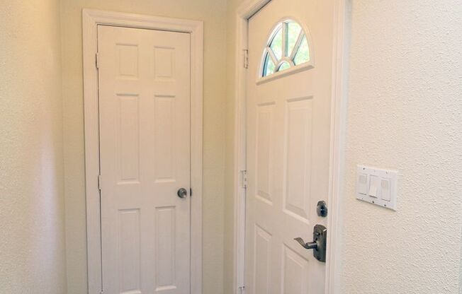 Charming Remodeled 4 Bedroom Home One Block From N Mississippi!**Move-In Special!**